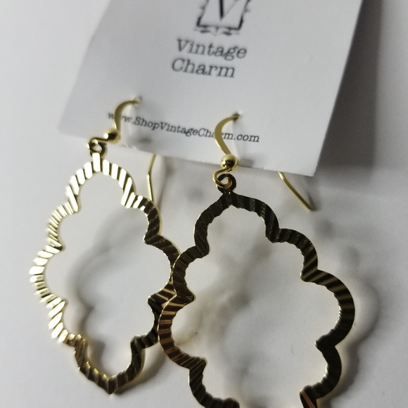Vintage Clarissa Gold Scallop Drop Earrings - Picture 2 of 4